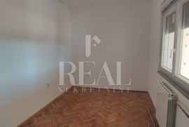 Pula etaža kuće 134m2, dvorište 450m2, blizina centra !, Pula, Appartment