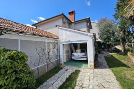 Na atraktivnoj lokaciji Kuća 235 m2 ,okućnica,garaža,pogled na more, Kostrena, House