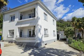 Samostojeća kuća Kozala 200 m2,dva stana,okućnica, Rijeka, House