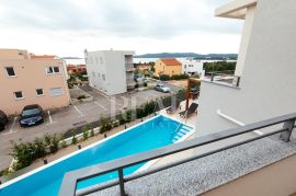 Predivna Villa s bazenom u Brodarici - Šibenik, 225 m2, s pogledom na more, Šibenik - Okolica, Famiglia