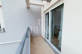 Predivna Villa s bazenom u Brodarici - Šibenik, 225 m2, s pogledom na more, Šibenik - Okolica, Maison