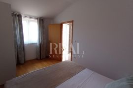 Prilika ! Fažana kuća sa 5 apartmana ,500m od mora, garaža !, Fažana, House