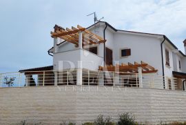 Istra,kuća  171m2,moderno opremljena,ljetna kuhinja!, Marčana, Kuća