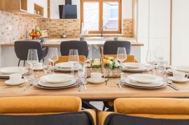Istra,kuća  171m2,moderno opremljena,ljetna kuhinja!, Marčana, Casa