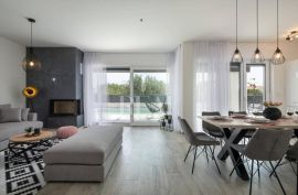 Moderna villa 150M2 , terasa 40m2 ,POGLED NA MORE,, Vodnjan, Casa