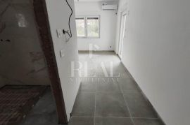 Šibenik vila sa bazenom P+1 plus krovna terasa, Šibenik, Casa