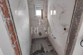 Šibenik vila sa bazenom P+1 plus krovna terasa, Šibenik, House