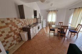 Baška samostojeća kuća 350 m2 tri apartmana,pogled na more, Baška, House