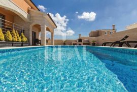 Jadreški luxuzna Villa 337m2,bazen,4ss+db,more fitness, Ližnjan, Famiglia