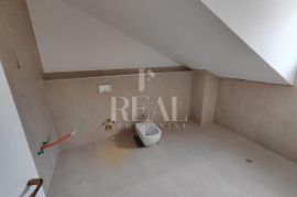 Penthouse Kaštel Gomilica 175m2 + terasa 61,93m2, Kaštela, Appartement