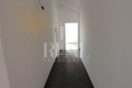 Penthouse Kaštel Gomilica 175m2 + terasa 61,93m2, Kaštela, Apartamento