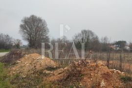 Loborika gradevinsko zemljište 1370m2 sa 1370m2 poljoprivrednog GRATIS, Marčana, Terra