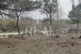 Medulin zemljište 1036m2 interesantna lokacija ,infrastruktura do zemljišta, Medulin, Arazi