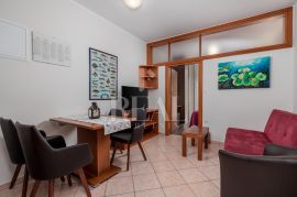 Prvi red do mora,Kompleks sa 10 apartmana i atraktivnim restoranom, Baška, Famiglia