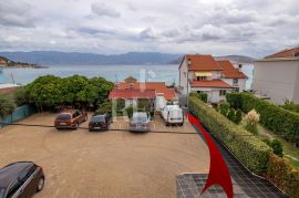 Prvi red do mora,Kompleks sa 10 apartmana i atraktivnim restoranom, Baška, Casa