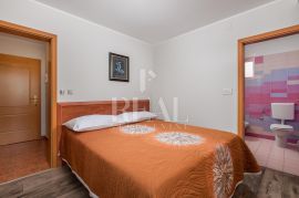 Prvi red do mora,Kompleks sa 10 apartmana i atraktivnim restoranom, Baška, Casa