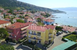 Prvi red do mora,Kompleks sa 10 apartmana i atraktivnim restoranom, Baška, Σπίτι