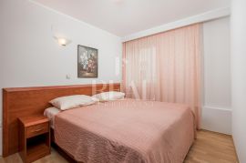 Prvi red do mora,Kompleks sa 10 apartmana i atraktivnim restoranom, Baška, Famiglia