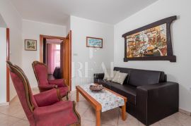 Prvi red do mora,Kompleks sa 10 apartmana i atraktivnim restoranom, Baška, Famiglia