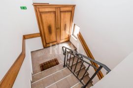 JASENAK-BJELOLASICA, kuća sa tri stambene jedinice i tri građevinska zemljišta, Ogulin, House