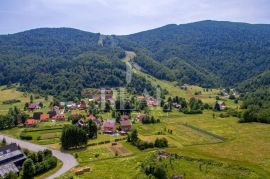 JASENAK-BJELOLASICA, kuća sa tri stambene jedinice i tri građevinska zemljišta, Ogulin, بيت