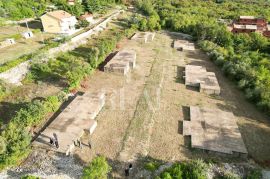 Prodaje se građevinski teren sa započetom gradnjom Diminići !, Labin, Arazi