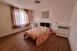 SAMO KOD NAS ,Trsat Samostojeća kuća,360 m2,okućnica 550 m2,pogled na more, Rijeka, House