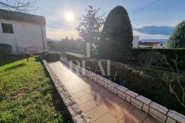 SAMO KOD NAS ,Trsat Samostojeća kuća,360 m2,okućnica 550 m2,pogled na more, Rijeka, House