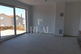 Cres, stan od 93 m2 neto, 2S+DB sa pripadajućim spremištem i dva parkirna mjesta, Cres, Wohnung