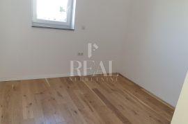 Cres, stan od 93 m2 neto, 2S+DB sa pripadajućim spremištem i dva parkirna mjesta, Cres, Wohnung