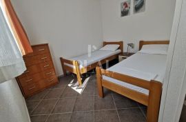 Vila sa 6 apartmana, stambena površina 298m2, POGLED NA MORE, Grebaštica, Šibenik - Okolica, Maison