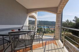 Vila sa 6 apartmana, stambena površina 298m2, POGLED NA MORE, Grebaštica, Šibenik - Okolica, Kuća