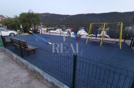 Vila sa 6 apartmana, stambena površina 298m2, POGLED NA MORE, Grebaštica, Šibenik - Okolica, Maison