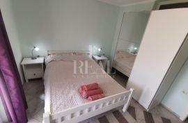 Vila sa 6 apartmana, stambena površina 298m2, POGLED NA MORE, Grebaštica, Šibenik - Okolica, بيت