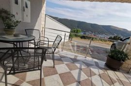 Vila sa 6 apartmana, stambena površina 298m2, POGLED NA MORE, Grebaštica, Šibenik - Okolica, Famiglia