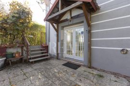 Smiljan Kuća kao iz bajke 250 m2 sa dva stana, okućnica 1500 m2, Gospić - Okolica, Casa