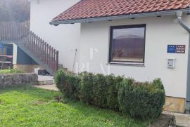 Kuća sa dva stana ,okućnica 360 m2, Plitvička Jezera, Casa