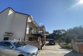 Kuća Stubalj, 446m2, mirna i pristupačna lokacija, Šibenik - Okolica, Maison