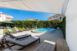 Luksuzna Vila sa 12 apartmana 560m2, Vodice, Vodice, بيت