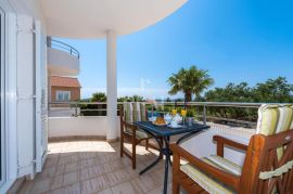 Luksuzna Vila sa 12 apartmana 560m2, Vodice, Vodice, Famiglia