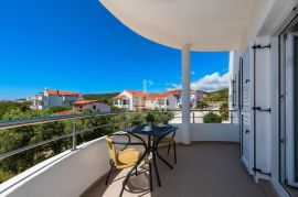 Luksuzna Vila sa 12 apartmana 560m2, Vodice, Vodice, Дом