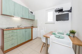 Luksuzna Vila sa 12 apartmana 560m2, Vodice, Vodice, Σπίτι