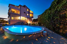 Luksuzna Vila sa 12 apartmana 560m2, Vodice, Vodice, بيت