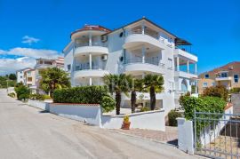 Luksuzna Vila sa 12 apartmana 560m2, Vodice, Vodice, Famiglia