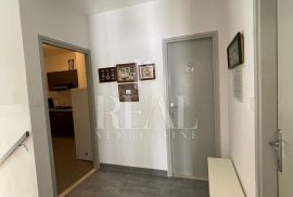 Novalja samostojeća kuća P+1 sa dodatnim objektom, 5 apartmana, Novalja, House