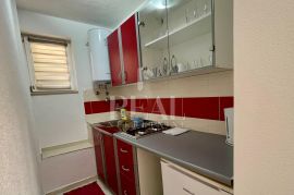 Novalja samostojeća kuća P+1 sa dodatnim objektom, 5 apartmana, Novalja, Kuća