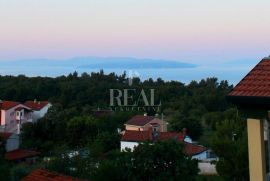 Gornja Drenova, prekrasna kuća sa dvije odvojene stambene jedinice i natkrivenim bazenom, Rijeka, House