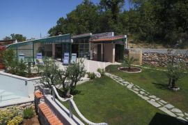 Gornja Drenova, prekrasna kuća sa dvije odvojene stambene jedinice i natkrivenim bazenom, Rijeka, Casa