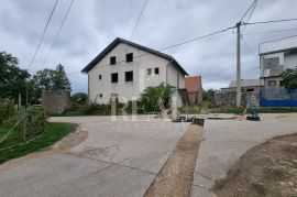 Dvije kuće u samom centru Udbine,165 m2+300 m2, Udbina, House