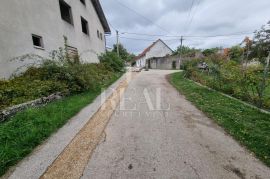 Dvije kuće u samom centru Udbine,165 m2+300 m2, Udbina, Maison